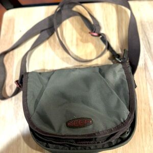 KEEN hybrid life transport crossbody bag